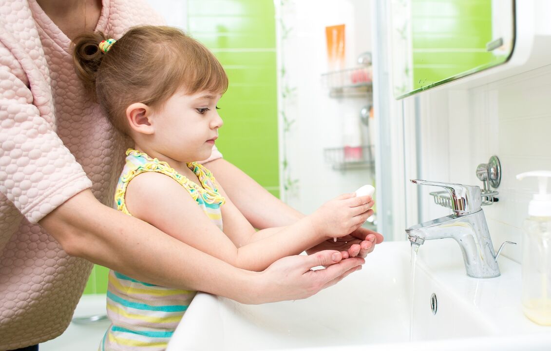 lavarse as mans con xabón para evitar a infección por parasitos